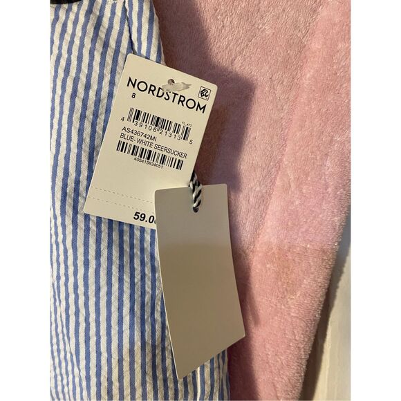 1901 NWT women’s striped seersucker, blue and white shorts. Size 8 - Picture 4 of 6